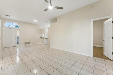 House in Orlando, Florida 3 bedrooms, 107.12 sq.m. № 2393858 - photo 3