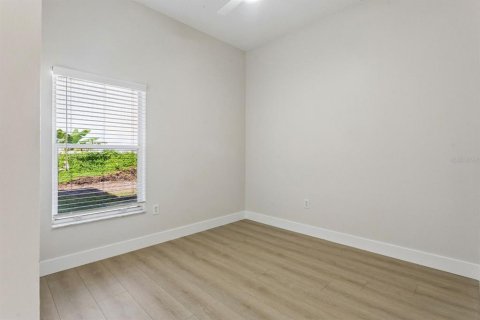 House in Orlando, Florida 3 bedrooms, 107.12 sq.m. № 2393858 - photo 12