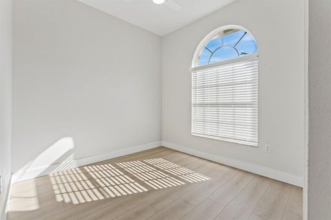 House in Orlando, Florida 3 bedrooms, 107.12 sq.m. № 2393858 - photo 9
