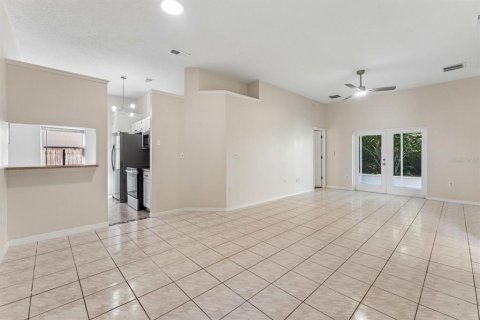 House in Orlando, Florida 3 bedrooms, 107.12 sq.m. № 2393858 - photo 4