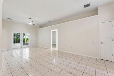House in Orlando, Florida 3 bedrooms, 107.12 sq.m. № 2393858 - photo 13