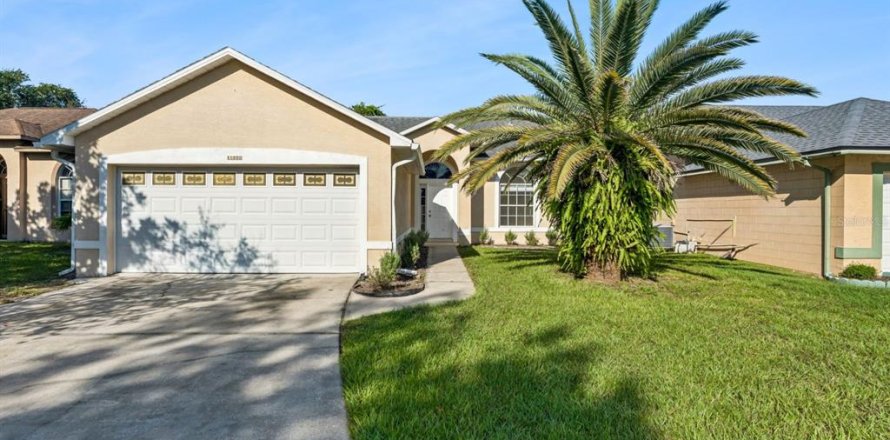 House in Orlando, Florida 3 bedrooms, 107.12 sq.m. № 2393858