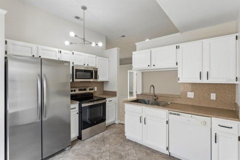 House in Orlando, Florida 3 bedrooms, 107.12 sq.m. № 2393858 - photo 6