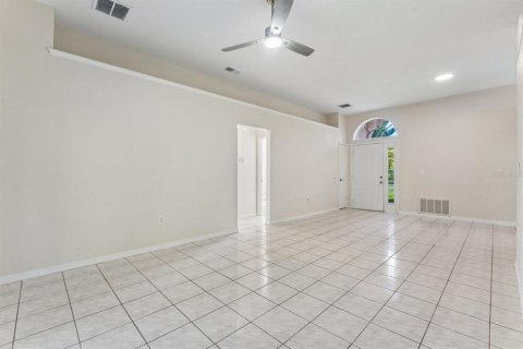 House in Orlando, Florida 3 bedrooms, 107.12 sq.m. № 2393858 - photo 5
