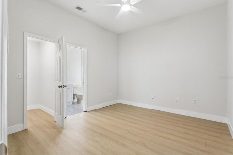 House in Orlando, Florida 3 bedrooms, 107.12 sq.m. № 2393858 - photo 10