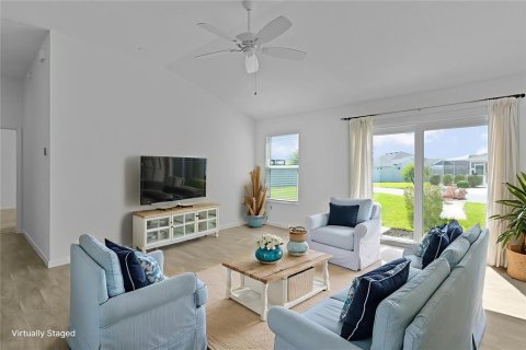 House in The Villages, Florida 2 bedrooms, 113.62 sq.m. № 1792079 - photo 6