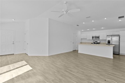 House in The Villages, Florida 2 bedrooms, 113.62 sq.m. № 1792079 - photo 7