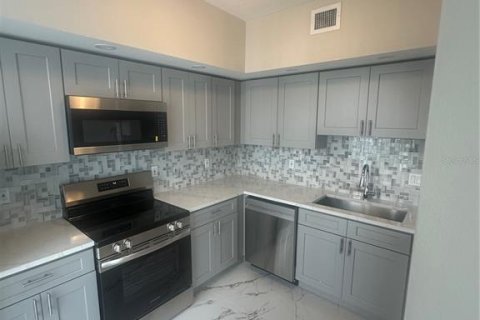Condo in Orlando, Florida, 2 bedrooms  № 1916468 - photo 13