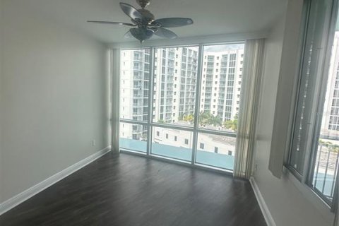 Condo in Orlando, Florida, 2 bedrooms  № 1916468 - photo 8