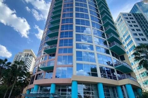 Condo in Orlando, Florida, 2 bedrooms  № 1916468 - photo 1
