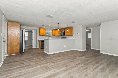 Villa ou maison à louer à New Port Richey, Floride: 3 chambres, 93.55 m2 № 2391059 - photo 5