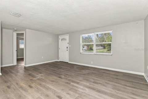 Villa ou maison à louer à New Port Richey, Floride: 3 chambres, 93.55 m2 № 2391059 - photo 4