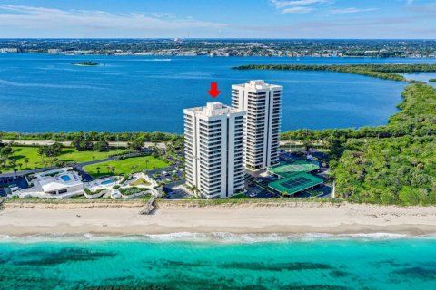 Condominio en alquiler en Riviera Beach, Florida, 2 dormitorios, 133.31 m2 № 842027 - foto 1