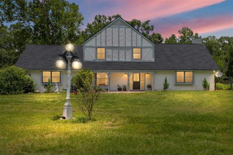 House in Williston, Florida 5 bedrooms, 201.6 sq.m. № 2196794