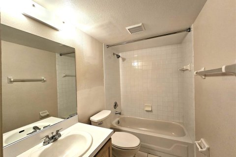 Townhouse in Winter Springs, Florida 3 bedrooms, 135.64 sq.m. № 1869778 - photo 9