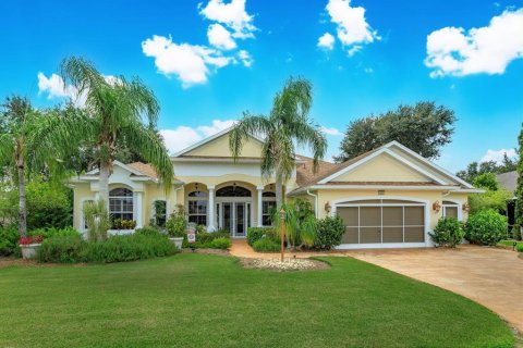 House in Leesburg, Florida 2 bedrooms, 281.87 sq.m. № 1914756 - photo 1