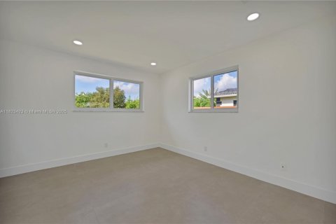 House in Hollywood, Florida 4 bedrooms, 157.19 sq.m. № 1790117 - photo 15