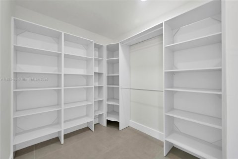 House in Hollywood, Florida 4 bedrooms, 157.19 sq.m. № 1790117 - photo 23