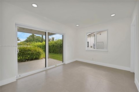 House in Hollywood, Florida 4 bedrooms, 157.19 sq.m. № 1790117 - photo 21