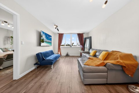 Condominio en venta en Coral Springs, Florida, 2 dormitorios, 83.61 m2 № 2249442 - foto 11