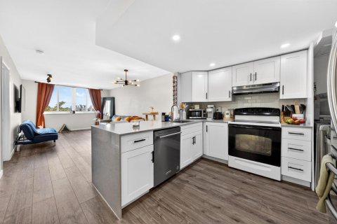 Condominio en venta en Coral Springs, Florida, 2 dormitorios, 83.61 m2 № 2249442 - foto 6
