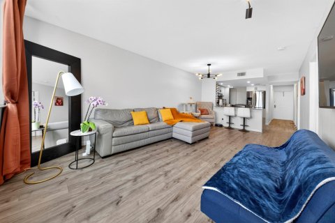 Condominio en venta en Coral Springs, Florida, 2 dormitorios, 83.61 m2 № 2249442 - foto 8