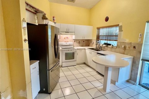 Casa en venta en Pembroke Pines, Florida, 3 dormitorios, 163.88 m2 № 2047867 - foto 19