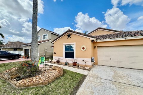 Casa en venta en Pembroke Pines, Florida, 3 dormitorios, 163.88 m2 № 2047867 - foto 4