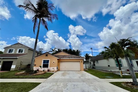 Casa en venta en Pembroke Pines, Florida, 3 dormitorios, 163.88 m2 № 2047867 - foto 3