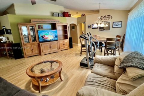 Casa en venta en Pembroke Pines, Florida, 3 dormitorios, 163.88 m2 № 2047867 - foto 16