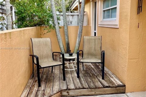 Casa en venta en Pembroke Pines, Florida, 3 dormitorios, 163.88 m2 № 2047867 - foto 9