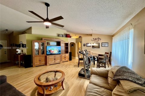 Casa en venta en Pembroke Pines, Florida, 3 dormitorios, 163.88 m2 № 2047867 - foto 14