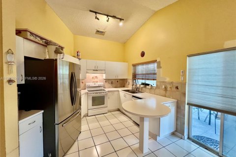 Casa en venta en Pembroke Pines, Florida, 3 dormitorios, 163.88 m2 № 2047867 - foto 22