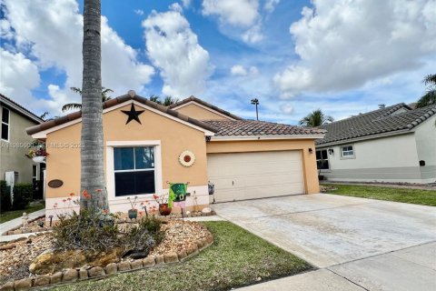 Casa en venta en Pembroke Pines, Florida, 3 dormitorios, 163.88 m2 № 2047867 - foto 5