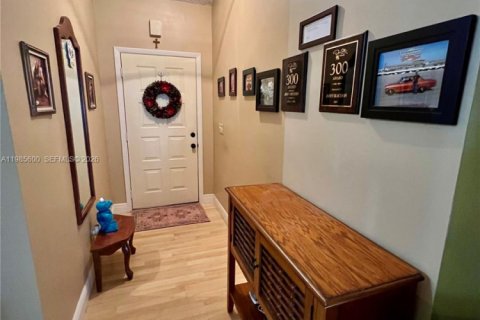 Casa en venta en Pembroke Pines, Florida, 3 dormitorios, 163.88 m2 № 2047867 - foto 10