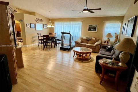 Casa en venta en Pembroke Pines, Florida, 3 dormitorios, 163.88 m2 № 2047867 - foto 15