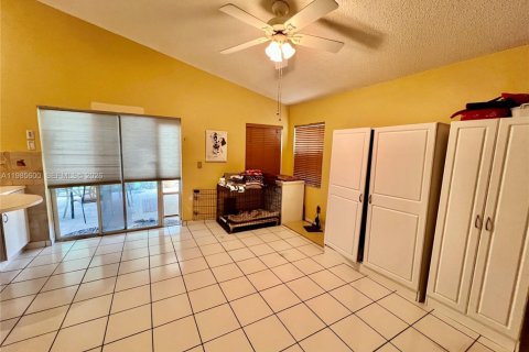 Casa en venta en Pembroke Pines, Florida, 3 dormitorios, 163.88 m2 № 2047867 - foto 24