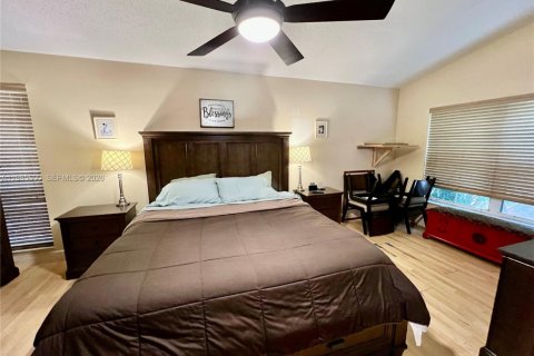 Casa en venta en Pembroke Pines, Florida, 3 dormitorios, 163.88 m2 № 2047867 - foto 28