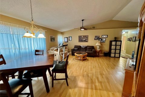 Casa en venta en Pembroke Pines, Florida, 3 dormitorios, 163.88 m2 № 2047867 - foto 17