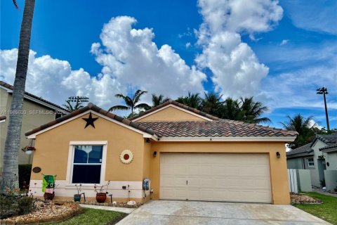Villa ou maison à Pembroke Pines, Floride 3 chambres, 163.88 m2 № 2047867