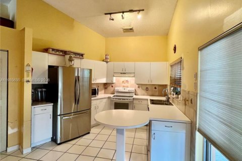 Casa en venta en Pembroke Pines, Florida, 3 dormitorios, 163.88 m2 № 2047867 - foto 20
