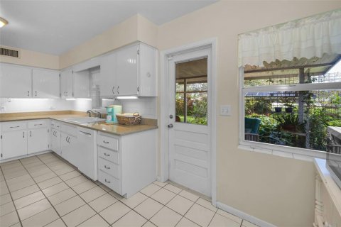 House in Clearwater, Florida 2 bedrooms, 141.77 sq.m. № 1849375 - photo 26