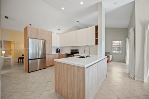 Купить виллу или дом в Уэстон, Флорида 3 спальни, 172.98м2, № 2060545 - фото 6