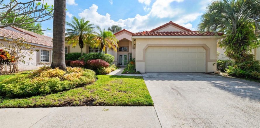 Дом в Уэстон, Флорида 3 спальни, 172.98м2 № 2060545