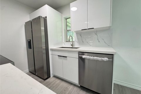 Villa ou maison à vendre à Orlando, Floride: 4 chambres, 133.5 m2 № 2403000 - photo 6