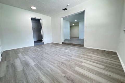 Villa ou maison à vendre à Orlando, Floride: 4 chambres, 133.5 m2 № 2403000 - photo 15