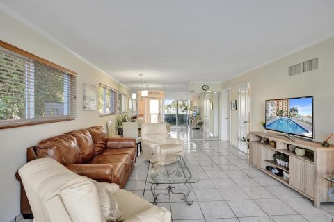 Copropriété à vendre à Pompano Beach, Floride: 1 chambre, 65.03 m2 № 2084571 - photo 11