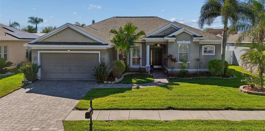 House in Trinity, Florida 4 bedrooms, 218.6 sq.m. № 2092108