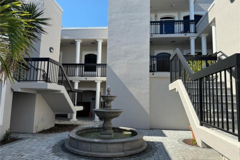 Propiedad comercial en alquiler en Tampa, Florida, 4136.19 m2 № 1106815 - foto 3