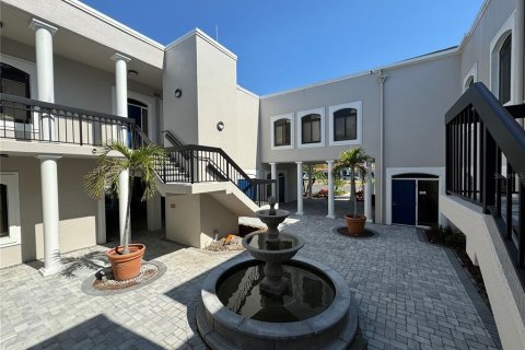 Propiedad comercial en alquiler en Tampa, Florida, 4136.19 m2 № 1106815 - foto 9